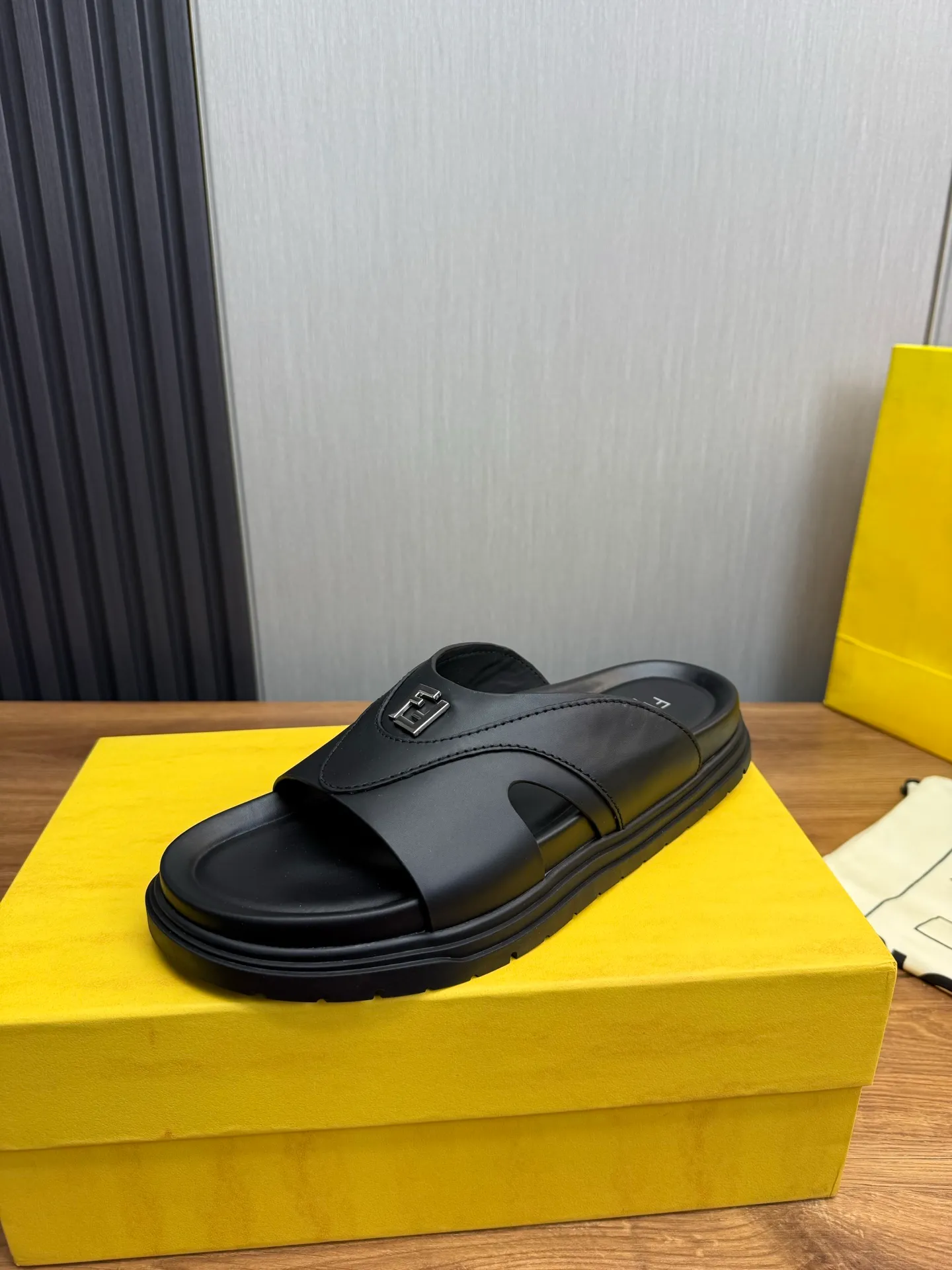 Men's shoes 💰400💰 Fendi men's slippers, made one to one on the FENDI official website, sizes 38-45 45 46 🉑️Customized!